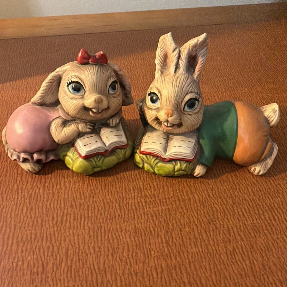Vintage Norleans Cute Bunny Rabbits Reading A Book Ceramic Figurines – 3 inches
